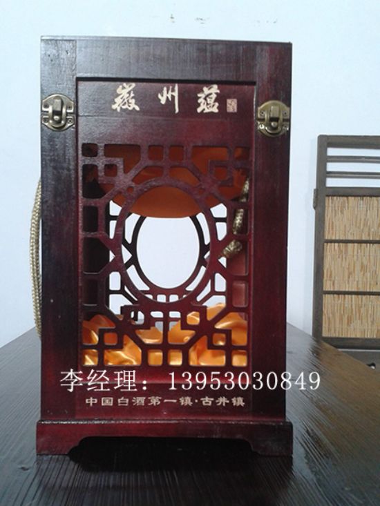 点击查看详细信息<br>标题：木制白酒盒 阅读次数：3513